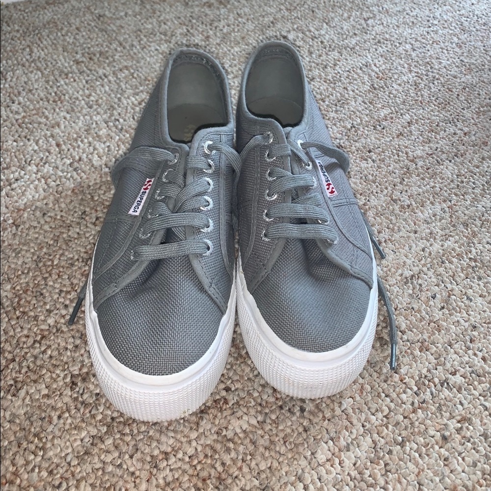 Gray supergas